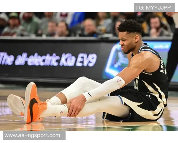 字母哥因左腹股沟拉伤遗憾退赛球迷心痛不已 字母哥因左腹股沟拉伤遗憾退赛球迷心痛不已