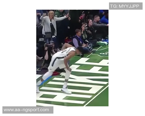 字母哥半场表现抢眼贡献10分4板5助频繁强攻制造犯规罚球命中率高