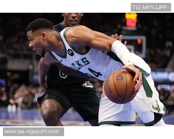 字母哥出手仅11次却贡献19分14篮板7助攻表现依旧抢眼